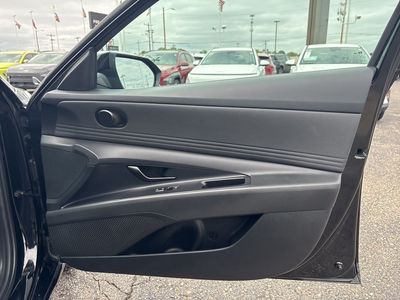 2025 Hyundai Elantra - Photo 31