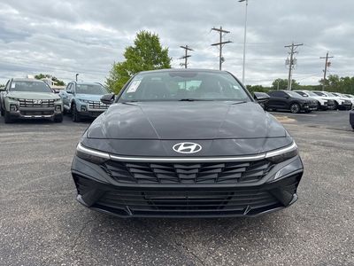 2025 Hyundai Elantra - Photo 2