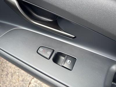 2025 Hyundai Elantra - Photo 32