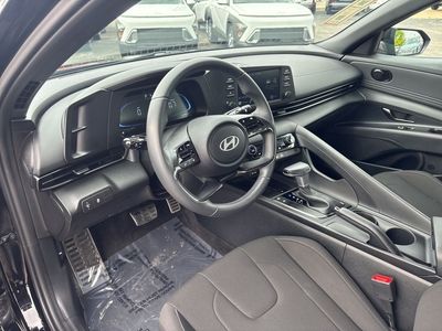 2025 Hyundai Elantra - Photo 13