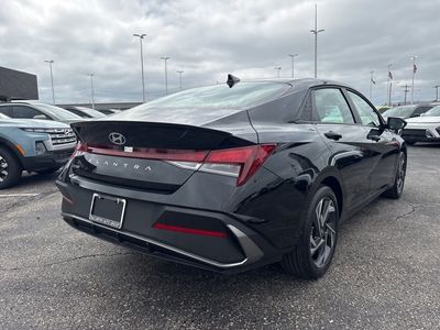 2025 Hyundai Elantra - Photo 7