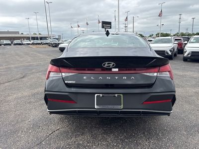 2025 Hyundai Elantra - Photo 8