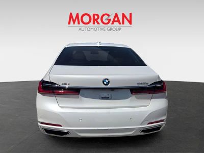 2020 BMW 7 Series — engine compartment view