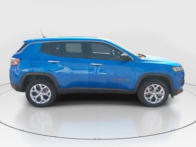 2024 Jeep Compass — photo 8 view