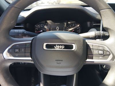2024 Jeep Compass — photo 12 view