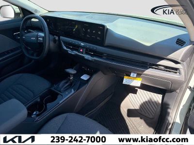 2025 Kia K4 — photo 12 view