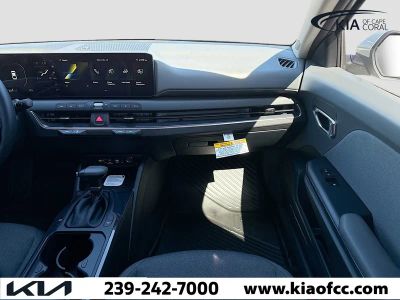 2025 Kia K4 — photo 16 view