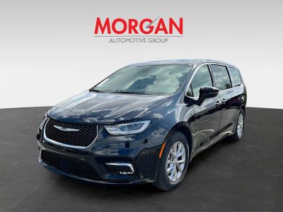 2026 Chrysler Pacifica — rear three-quarter view