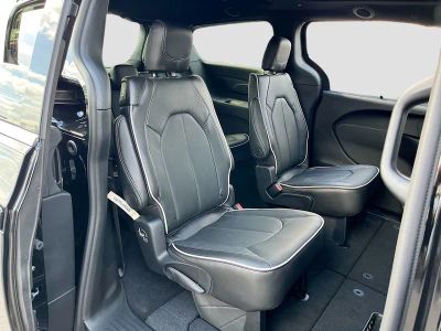 2026 Chrysler Pacifica — photo 25 view
