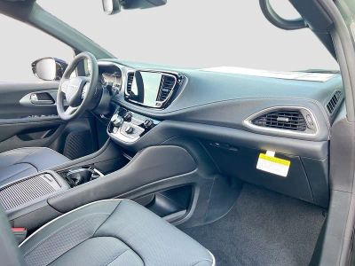 2026 Chrysler Pacifica — photo 27 view