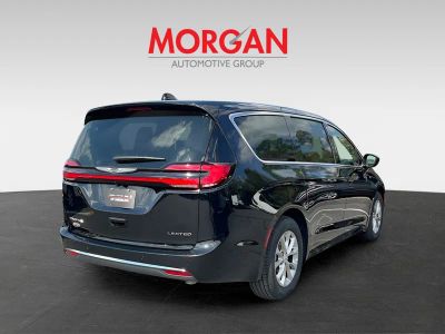 2026 Chrysler Pacifica — photo 7 view