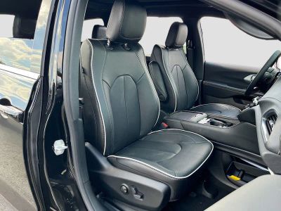 2026 Chrysler Pacifica — photo 26 view