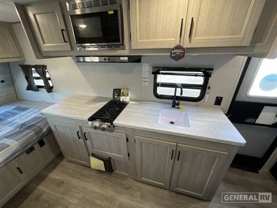 2024 Coachmen Catalina Expedition - Photo 8