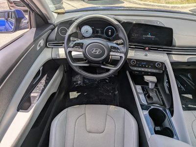 2023 Hyundai Elantra — photo 16 view