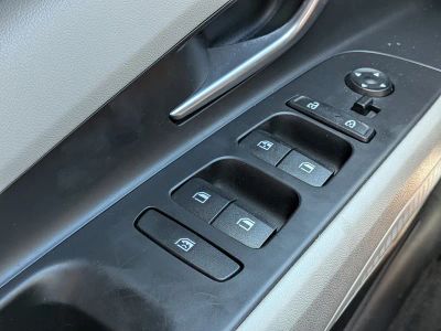 2023 Hyundai Elantra — photo 22 view