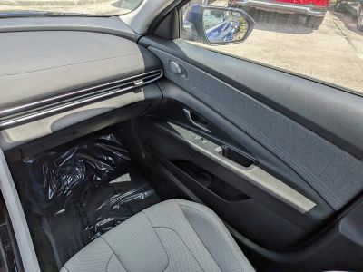 2023 Hyundai Elantra — photo 18 view