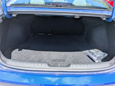 2023 Hyundai Elantra — photo 13 view