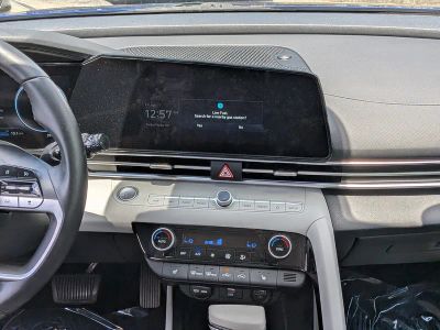 2023 Hyundai Elantra — photo 17 view