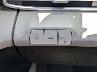 2023 Hyundai Elantra — photo 23 view