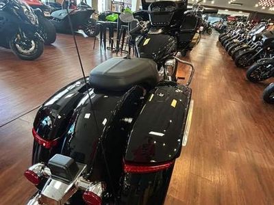 2025 Indian Motorcycle Challenger Limited 112 w/PowerBand Audio Black Metallic - Photo 5