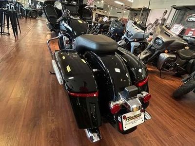 2025 Indian Motorcycle Challenger Limited 112 w/PowerBand Audio Black Metallic - Photo 4