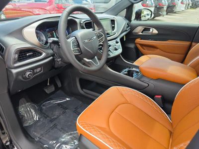 2026 Chrysler Pacifica — photo 15 view
