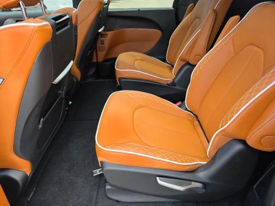 2026 Chrysler Pacifica — photo 9 view