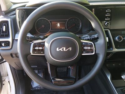 2023 Kia Sorento — photo 12 view