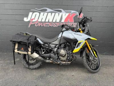 2023 Suzuki V-Strom 800DE — front three-quarter view