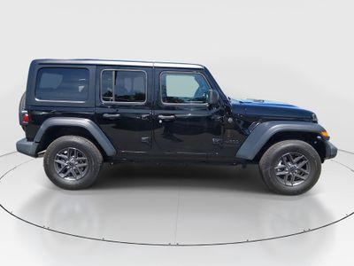 2024 Jeep Wrangler - Photo 8