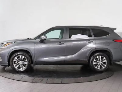 2023 Toyota Highlander - Photo 2