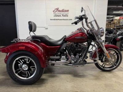 2016 Harley-Davidson® FLRT - Freewheeler® — front three-quarter view
