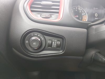 2023 Jeep Renegade - Photo 13