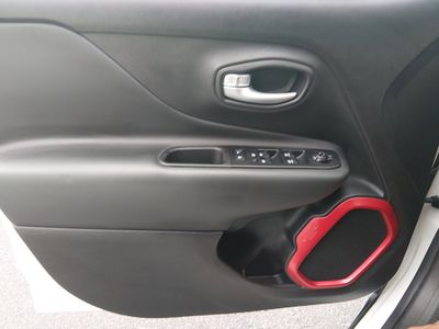 2023 Jeep Renegade - Photo 20
