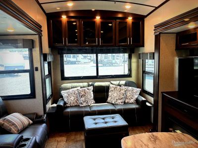 2019 Jayco North Point — photo 8 view