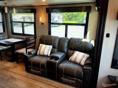 2019 Jayco North Point — photo 9 view