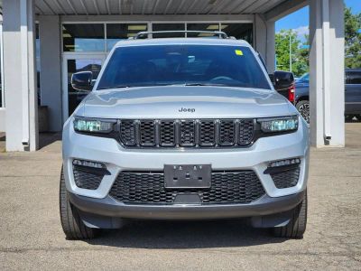2025 Jeep Grand Cherokee — detail view