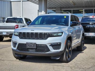 2025 Jeep Grand Cherokee — interior view