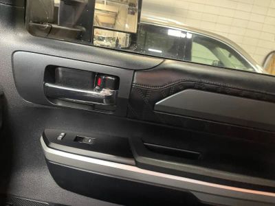 2015 Toyota Tundra 4WD Truck — photo 32 view