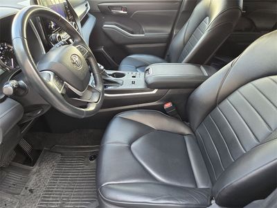 2023 Toyota Highlander - Photo 8