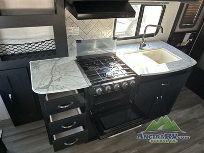 2022 Coachmen RV Freedom Express Ultra Lite - Photo 9