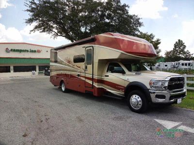 2020 Dynamax Isata 5 — front three-quarter view