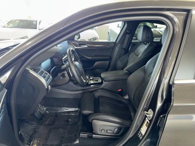 2025 BMW X4 — photo 22 view
