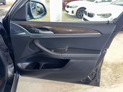 2025 BMW X4 — photo 14 view