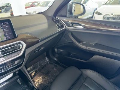 2025 BMW X4 — photo 30 view