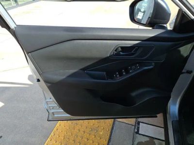 2024 Nissan Rogue — photo 11 view