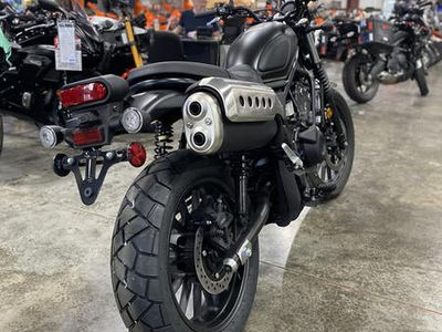 2025 Honda SCL500 - Photo 10