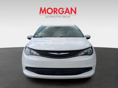2023 Chrysler Voyager — photo 9 view
