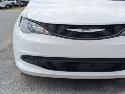 2023 Chrysler Voyager — photo 10 view