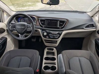 2023 Chrysler Voyager — photo 16 view